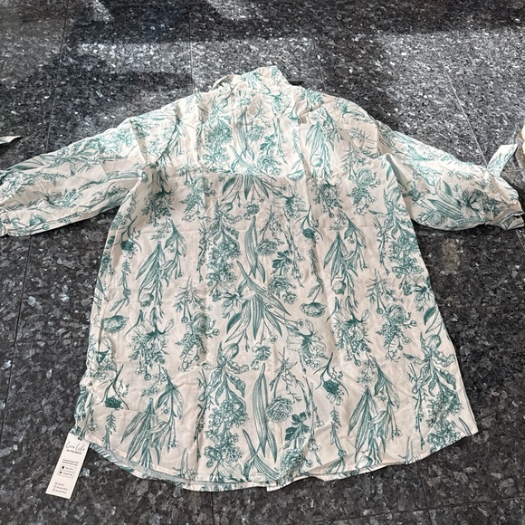 Cupshe Sage Floral Button-Up Cover-Up - Picture 4 of 4